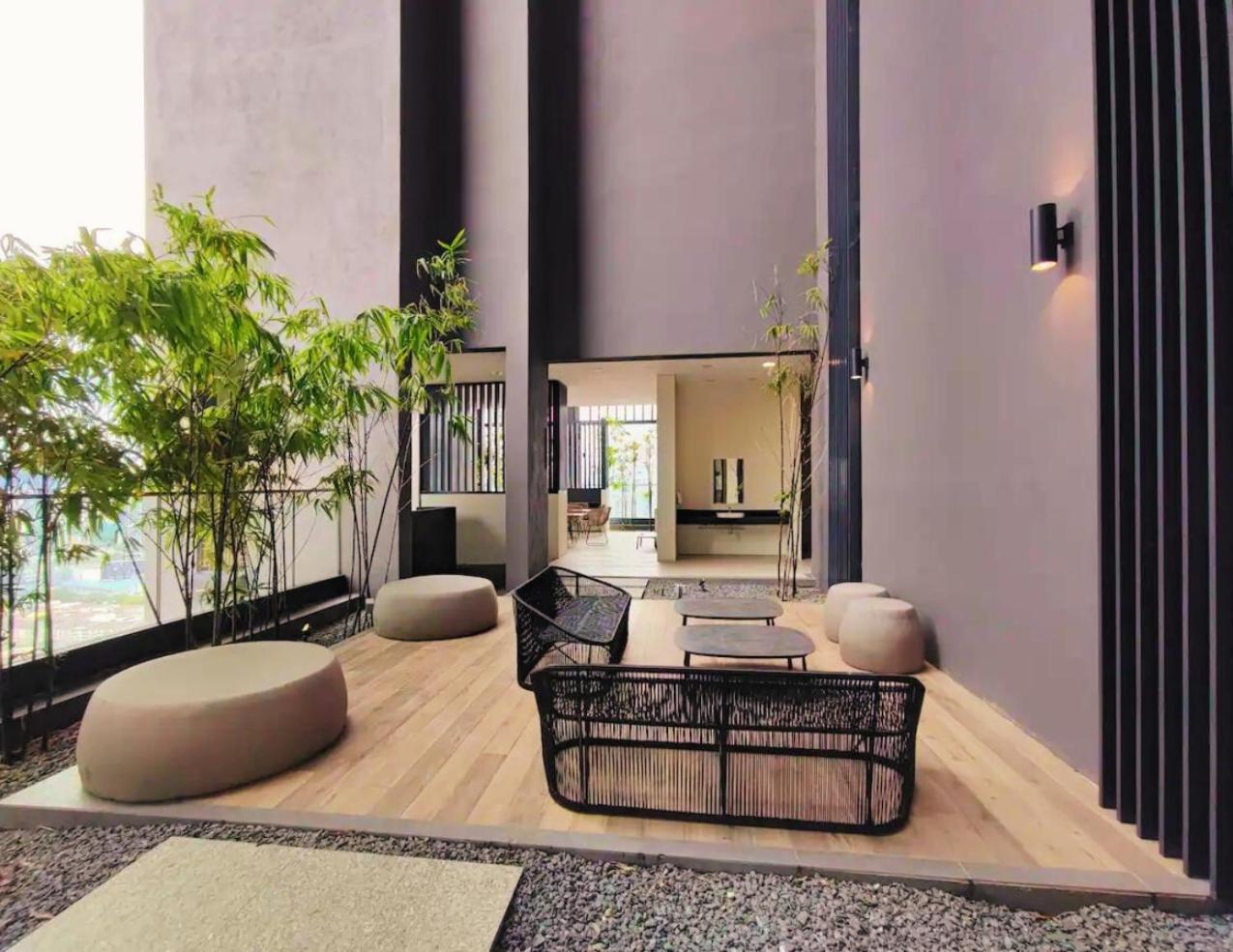 Lucentia By Moonlight Park Apartment *