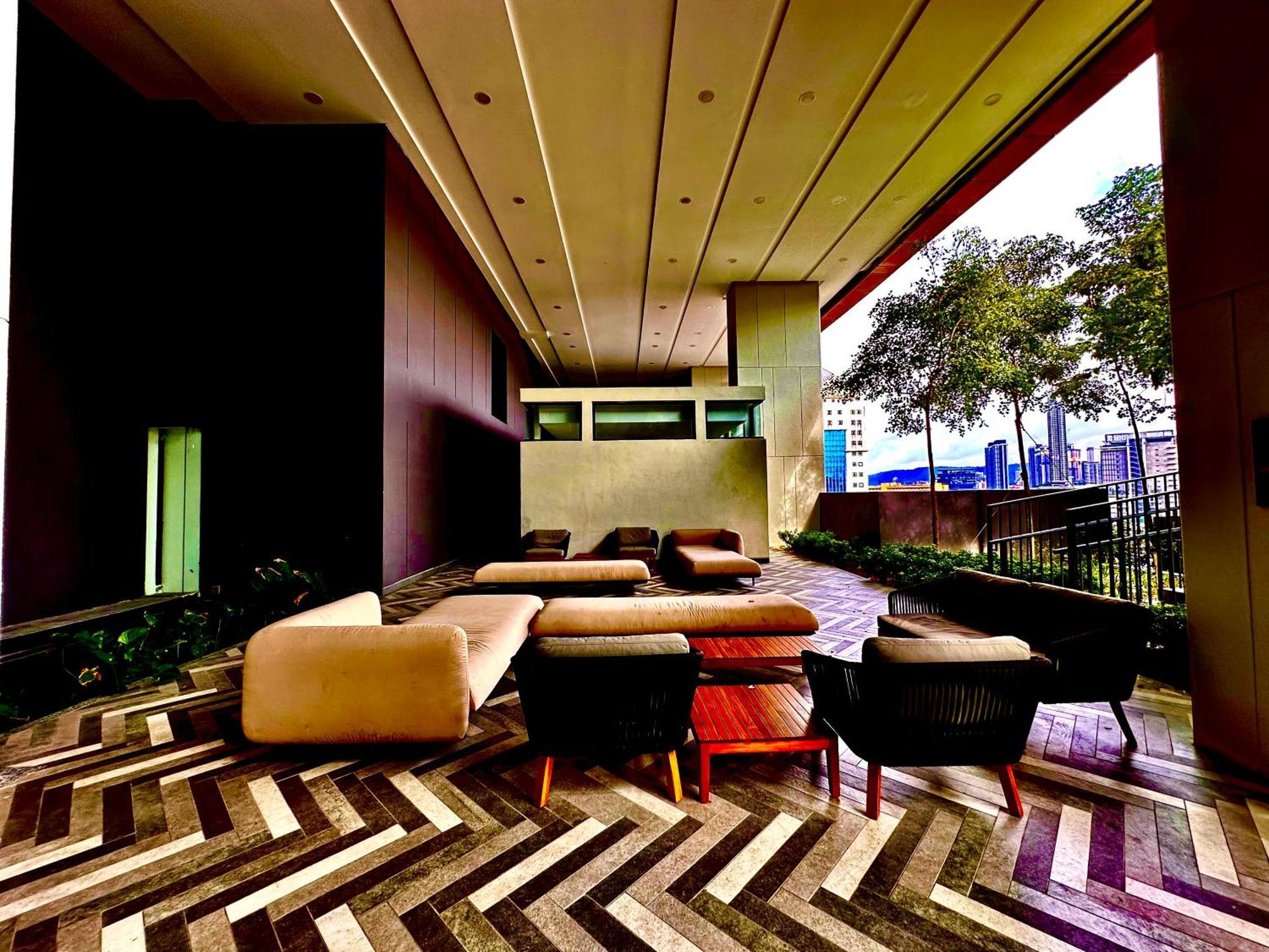 Lucentia By Moonlight Park Apartment *